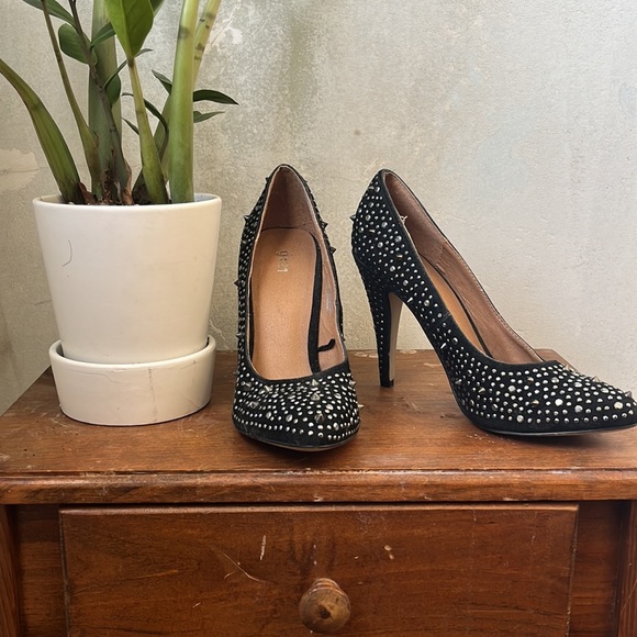 Sexy studded faux suede stiletto - Picture 3 of 6